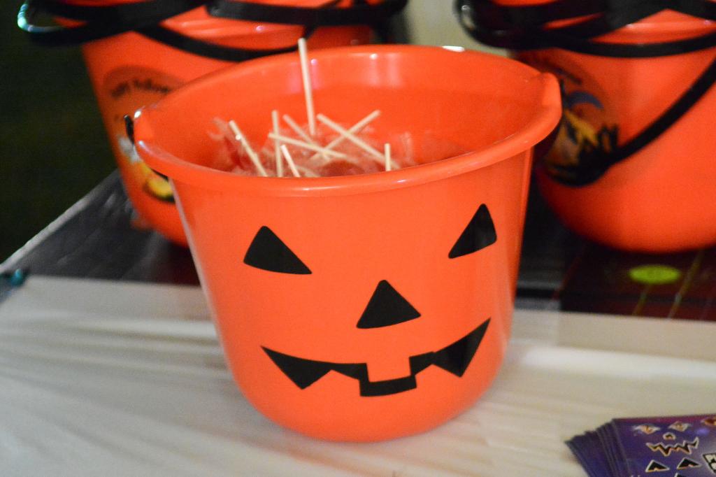 This "frustrated" act "ruined" Halloween for little kids looking to score candy