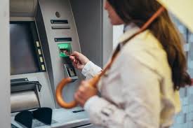 Digital Banks vs. Traditional Banks: Which One Is Worth It?